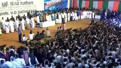 സത്യപ്രതിജ്ഞാ വേദിയിൽ ഇരിപ്പിടം പോലും കിട്ടാതെ എംഎൽഎമാരും പാർട്ടി നേതാക്കളും; ജനക്കൂട്ടത്തെ നിയന്ത്രിക്കാൻ പാടുപെട്ട് പോലീസ്