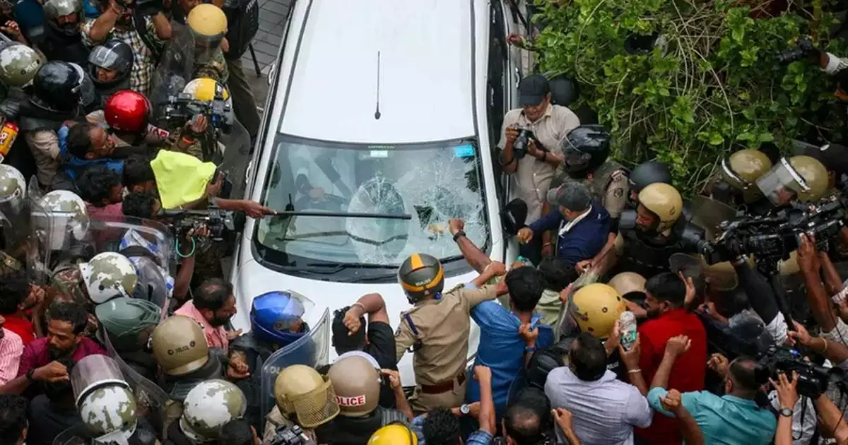 റെയ്ഡിന് പിന്നാലെ ഇ ഡി ഉദ്യോഗസ്ഥർ സഞ്ചരിച്ച വാഹനങ്ങൾ ആക്രമിച്ച കേസ്; അഞ്ച് സിപിഐഎം പ്രവർത്തകർ റിമാൻഡിൽ