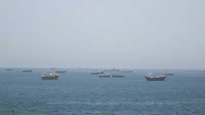 ഹോർമുസ് കടലിടുക്കിൽ ഇന്ത്യൻ ചരക്ക് ബോട്ടിന് തീപിടിച്ച് ഒരു മരണം; 17 പേരെ സാഹസികമായി രക്ഷപെടുത്തി