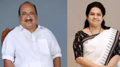 'കെ കരുണാകരനും സോണിയ ഗാന്ധിയും അകലാൻ കാരണം പത്മജയെ ചൊല്ലി'; കെ വി തോമസിന്റെ പുസ്തകം