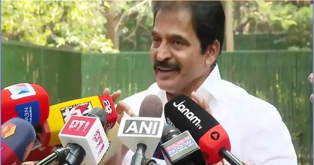 'ഹൈക്കമാന്ഡിന്റെ ഇപ്പോഴത്തെ തീരുമാനം ശിരസ്സാവഹിക്കുന്നു, അടിയുറച്ച കോണ്ഗ്രസുകാരനാണ് ഞാന്, മരിക്കുമ്പോള് ത്രിവര്ണം പുതച്ചു കിടക്കണമെന്ന് ആഗ്രഹിക്കുന്നയാള്'; സതീശന് അഭിനന്ദനങ്ങളെന്നും എല്ലാം പിന്തുണയുമെന്നും കെ സി വേണുഗോപാല്