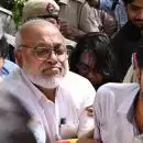 കേരളത്തിലെ ഇ ഡി റെയ്‌ഡ്, ഇ ഡി ആസ്ഥാനത്ത് പ്രതിഷേധം; എം എ ബേബിയെ കസ്റ്റഡിയിലെടുത്ത് പൊലീസ്