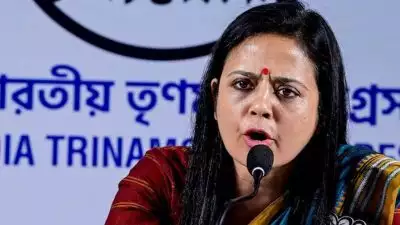 ഇന്‍ഡിഗോ വിമാനത്തില്‍ വച്ച് അധിക്ഷേപത്തിന് ഇരയായി; ഡിജിസിഎയ്ക്കും ഇന്‍ഡിഗോയ്ക്കും ഉൾപ്പെടെ പരാതി നൽകി മഹുവ മൊയ്ത്ര