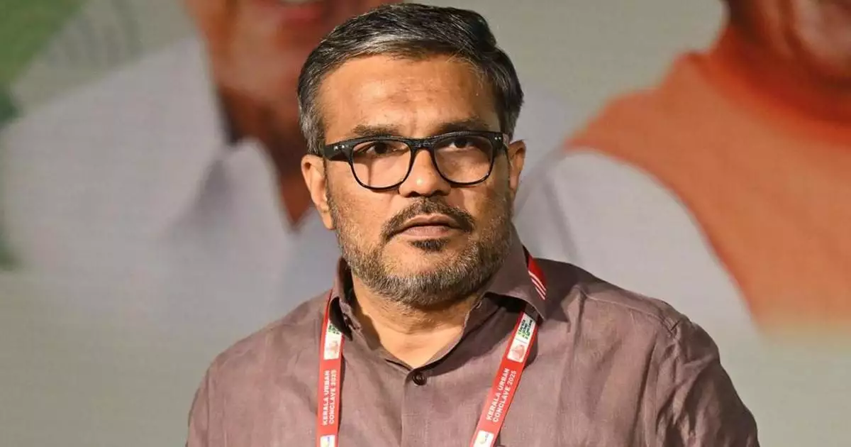 'പൂക്കിയുടെ കണ്ണിറുക്കൽ മാഹാത്മ്യ വർണ്ണനകൾക്കിടെ ദളിതരുടെ രോദനത്തിന് എന്തു വാർത്താ മൂല്യം, പാരിയത്ത് കാവിലെ 'പുതുയുഗപ്പിറവി'യെ ഇരുട്ടുമുറിയിൽ വിചാരണ ചെയ്തോ?'; രൂക്ഷ പ്രതികരണവുമായി എം ബി രാജേഷ്