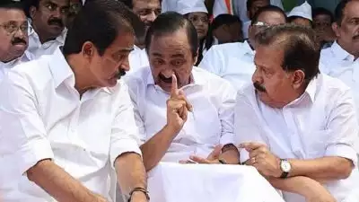 'മുഖ്യമന്ത്രിയും കുഞ്ഞാലിക്കുട്ടിയും നോർത്ത് ബ്ലോക്കിൽ മൂന്നാം നിലയിൽ, ചെന്നിത്തലയും അനിൽകുമാറും പഴയ ഓഫീസിൽ തന്നെ'; മന്ത്രിമാരുടെ ഓഫീസുകൾ നിശ്ചയിച്ചു