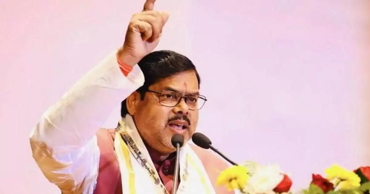 പെണ്കുട്ടികള്ക്ക് എന്തിനാണ് വിദ്യാഭ്യാസം? അവർ വീടിന്റെ നാല് ചുവരുകൾക്കുള്ളിൽ ഇരിക്കേണ്ടവർ; വിവാദ പരാമർശവുമായി ബിഹാര് വിദ്യാഭ്യാസ മന്ത്രി