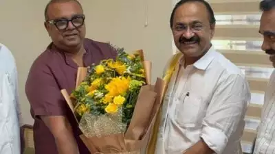 സംഘടന എന്ന നിലയിൽ ആരെയും ഉപദ്രവിച്ചിട്ടില്ല, തങ്ങൾ പഴയ സുഹൃത്തുക്കൾ; വെള്ളാപ്പള്ളി മുഖ്യമന്ത്രിയെ കാണും : വി.ഡി സതീശനെ നേരിൽകണ്ട് തുഷാർ വെള്ളാപ്പള്ളി