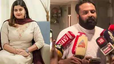 'ഇതുവരെ അമ്മയുടെ കാര്യം പറഞ്ഞ് ഞാൻ നിങ്ങളുടെ മുൻപിൽ വന്നിട്ടില്ലല്ലോ? ഈ വെള്ളിടി വാർത്ത കേട്ടപ്പോഴാണ് സംസാരിക്കാമെന്നു തീരുമാനിച്ചത്'; ടിനി ടോം