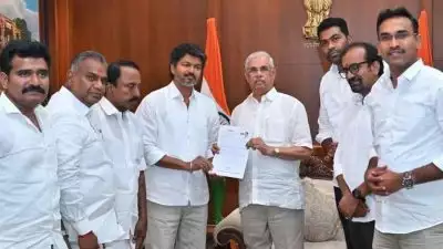 തമിഴ്നാട്ടിലെ സർക്കാർ രൂപീകരണം; TVK ക്ക് വേണ്ടി സുപ്രീം കോടതിയെ സമീപിച്ച് വിരമിച്ച ഐപിഎസ് ഉദ്യോഗസ്ഥൻ