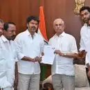'വിജയ് മുഖ്യമന്ത്രിപദത്തിലേക്ക്'; സത്യപ്രതിജ്ഞാ ചടങ്ങിൽ രാഹുൽ ഗാന്ധി പങ്കെടുത്തേക്കും