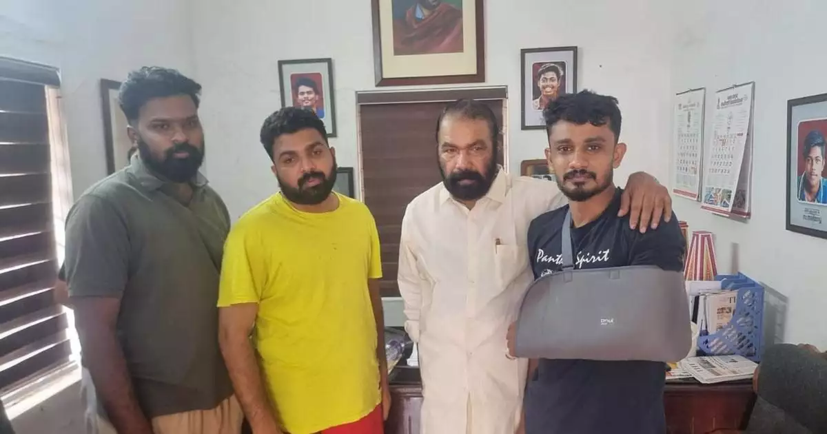 'പോരാട്ടവീഥിയിൽ എസ് എഫ് ഐ സഖാക്കൾ ഒറ്റയ്ക്ക് ആണെന്ന് കരുതുന്ന ആരെങ്കിലും ഉണ്ടോ...?'; കേരള സർവകലാശാല വിദ്യാർത്ഥി സംഘർഷത്തിൽ വി ശിവൻകുട്ടി
