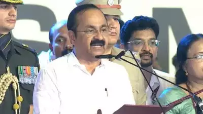 വന്ദേമാതരത്തിന്റെ ആറ് ഖണ്ഡികകളും ആലപിച്ചു; കേന്ദ്ര നിർദേശം പാലിച്ച് വി. ഡി. സതീശൻ സർക്കാർ