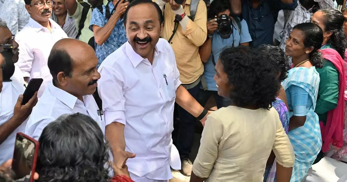 ആശമാരുടെ സമരം ഓണറേറിയം 21,000 രൂപയാക്കാൻ; ആദ്യ മന്ത്രിസഭാ യോഗത്തിൽ 3,000 കൂട്ടിയെന്ന് മുഖ്യമന്ത്രി, അടുത്ത ഘട്ടത്തിൽ വീണ്ടും ഉയർത്തും