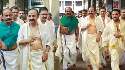 'കോടതി ഉത്തരവുള്ള സ്ഥലത്ത് വീഡിയോ ചിത്രീകരിച്ചു, ജനങ്ങളുടെ ദർശനം തടസ്സപ്പെടുത്തി'; മുഖ്യമന്ത്രിയുടെ ഗുരുവായൂർ ക്ഷേത്ര സന്ദർശനത്തിൽ പരാതിയുമായി ബിജെപി