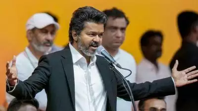 ജോത്സ്യനെ മുഖ്യമന്ത്രിയുടെ ഓഫീസിലെ സ്പെഷ്യൽ ഡ്യൂട്ടി ഓഫീസറായി നിയമിച്ച സംഭവം; വിജയ്‌യുടെ നീക്കത്തിനെതിരെ ഹര്‍ജി