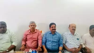ആധുനിക ഫയര്‍ ടെക്‌നോളജി ഉപയോഗിച്ചുള്ള ഫയര്‍ വര്‍ക്ക്, കൂടല്‍മാണിക്യം ക്ഷേത്ര ഉല്‍സവത്തില്‍ പള്ളിവേട്ടയ്ക്ക് ശേഷം ഐ.സി.എല്‍ ഫിന്‍കോര്‍പ് സമര്‍പ്പിക്കുന്ന ലൈറ്റ് ആന്‍ഡ് സൗണ്ട് ഷോ