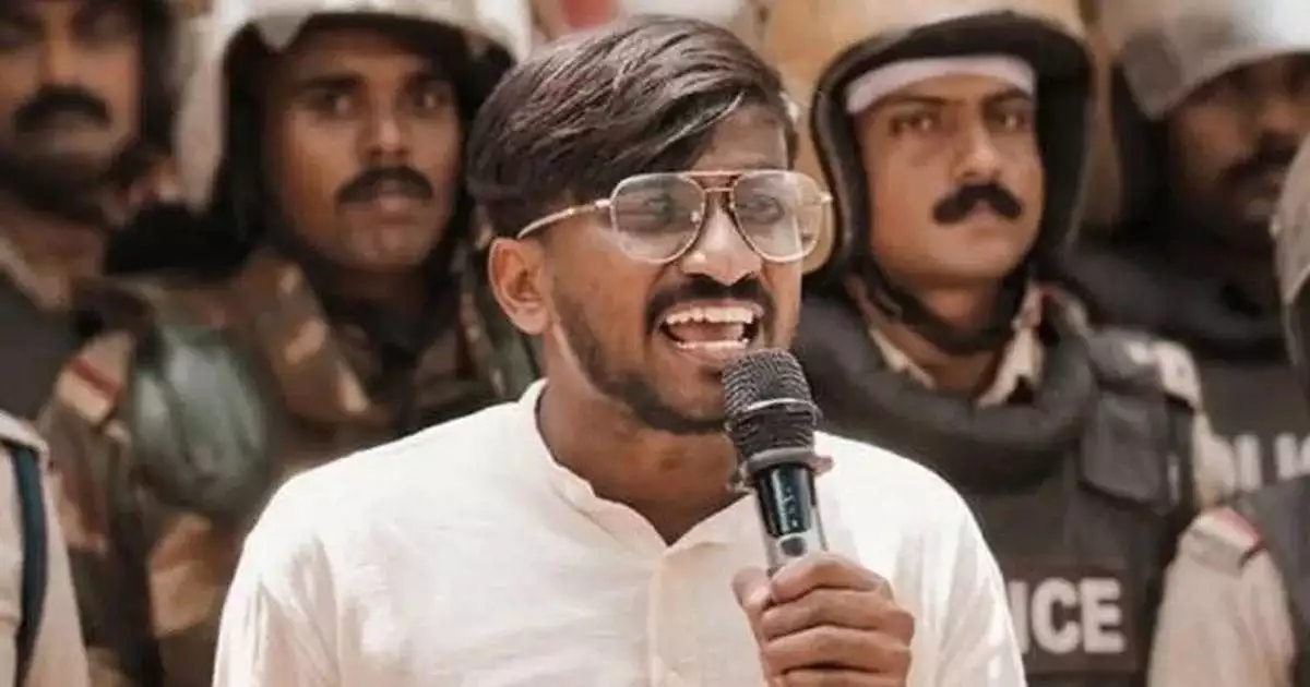 ഫോണിൽ അശ്ലീല ദൃശ്യങ്ങളും സന്ദേശവും അയച്ചു; എസ്എഫ്ഐ കാസർകോട് ജില്ലാ സെക്രട്ടറിക്കെതിരെ ഏരിയ കമ്മിറ്റി അംഗമായ പെൺകുട്ടിയുടെ പരാതി