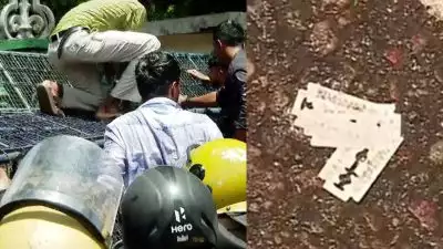 എസ്എഫ്ഐ സമരത്തിനിടെ ബ്ലെയ്ഡ് ഉപയോഗിച്ച് ബാരിക്കേഡ് കെട്ടിയിരുന്ന കയറുകൾ അറുത്തു; 10 പേർക്കെതിരെ കേസെടുത്ത് പൊലീസ്; 10,000 രൂപയുടെ നഷ്‌ടമെന്ന് എഫ്ഐആർ