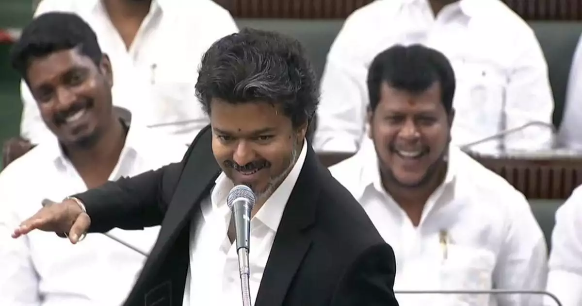 'ആരുടെയും ഔദാര്യത്തിലല്ല, ടിവികെ സർക്കാർ രൂപീകരിച്ചത് ജനങ്ങളുടെ അനുമതിയോടെ'; എം കെ സ്റ്റാലിനെയും ഉദയനിധി സ്റ്റാലിനെയും കടന്നാക്രമിച്ച് വിജയുടെ തീപ്പൊരി പ്രസംഗം