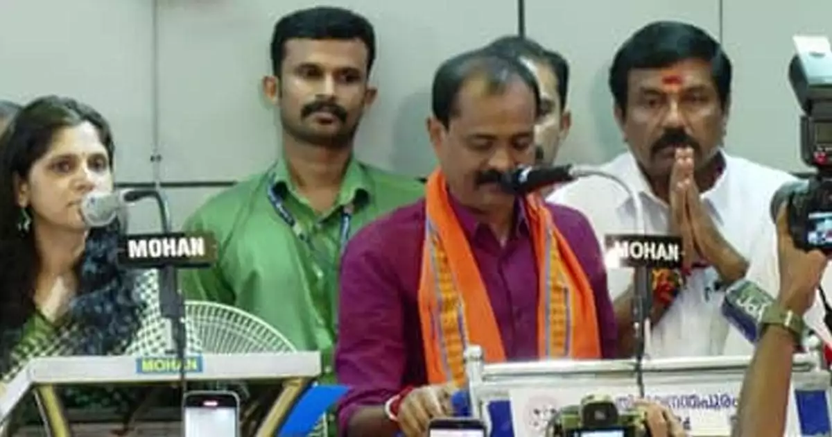 തിരുവനന്തപുരം കോർപ്പറേഷനിലെ ദൈവങ്ങളുടെ പേരിലെ സത്യപ്രതിജ്ഞ അസാധുവെന്ന് കോടതി; 20 കൗൺസിലർമാർ വീണ്ടും സത്യപ്രതിജ്ഞ ചെയ്യണമെന്ന് നിർദേശം