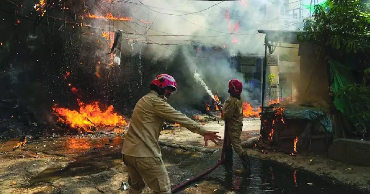 ഡൽഹിയിൽ വീണ്ടും തീപിടുത്തം; മൂന്ന് പേർക്ക് ജീവൻ നഷ്ടമായി, ദുരന്തമുണ്ടായത് ഇന്ന് പുലർച്ചെയോടെ