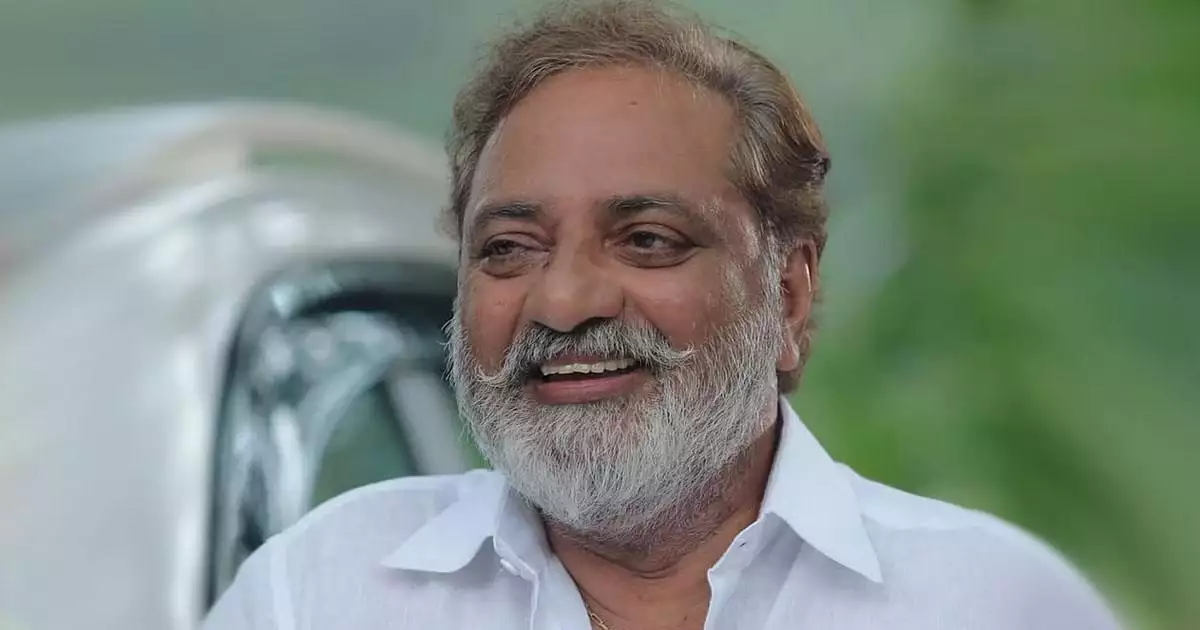 'അടുക്കളയിൽ നിന്നും വിപ്ലവം തുടങ്ങിയല്ലോ മുത്തപ്പാ...ഇതാണോ മാർക്സ് പറഞ്ഞ മിച്ചമൂല്ല്യ സിദ്ധാന്തം'; പരിഹസിച്ച് ജോയ് മാത്യു