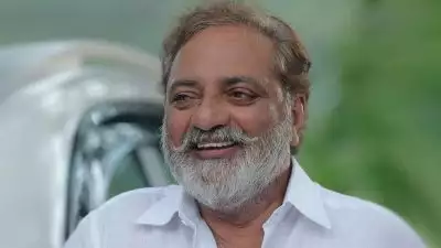 'അടുക്കളയിൽ നിന്നും വിപ്ലവം തുടങ്ങിയല്ലോ മുത്തപ്പാ...ഇതാണോ മാർക്സ് പറഞ്ഞ മിച്ചമൂല്ല്യ സിദ്ധാന്തം'; പരിഹസിച്ച് ജോയ് മാത്യു