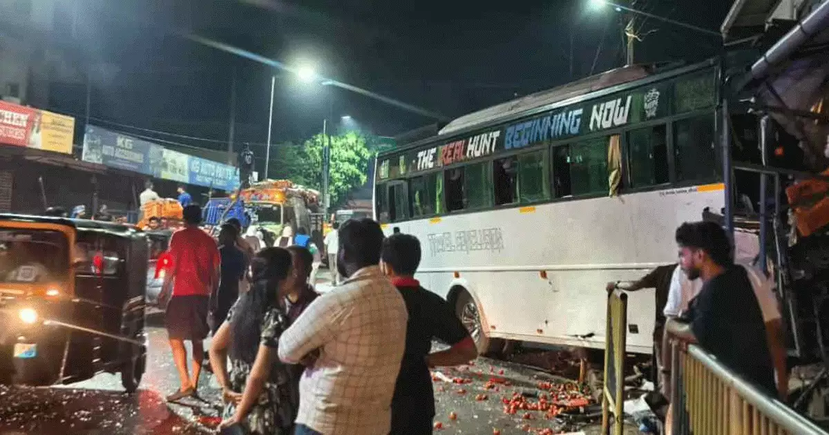 മലപ്പുറത്ത് വിദ്യാര്ത്ഥികള് സഞ്ചരിച്ച ബസ് അപകടത്തില്പ്പെട്ടു; നിരവധിപേര്ക്ക് പരിക്ക്