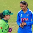 വീണ്ടും ഹസ്തദാന വിവാദം; പാക് ക്യാപ്റ്റന് കൈ കൊടുക്കാതെ ഹർമൻ