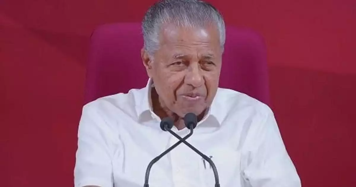 'ഇനി കണ്ണടയുടെ ആവശ്യമില്ല'; മാധ്യമപ്രവർത്തകരുടെ ചോദ്യത്തിന് മറുപടി നൽകി പിണറായി വിജയൻ