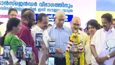 കെഎസ്ആർടിസി ഓർഡിനറി ബസുകളിൽ സൗജന്യ യാത്രയ്ക്ക് തുടക്കമായി; സർക്കാർ നൽകുന്ന ആദരവെന്ന് മുഖ്യമന്ത്രി