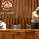 കൃഷിമന്ത്രിക്കൊപ്പം വാർത്താ സമ്മേളനത്തിൽ ശ്രീറാം വെങ്കിട്ടരാമൻ; കെ എം ബഷീറിൻ്റെ കൊലയാളിയെ ഒപ്പമിരുത്താൻ കഴിയില്ലെന്ന് മാധ്യമ പ്രവർത്തകർ