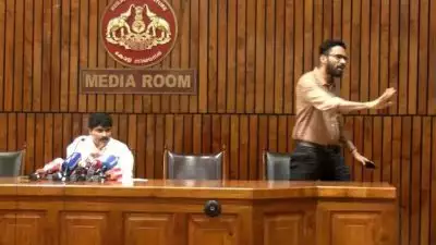 കൃഷിമന്ത്രിക്കൊപ്പം വാർത്താ സമ്മേളനത്തിൽ ശ്രീറാം വെങ്കിട്ടരാമൻ; കെ എം ബഷീറിൻ്റെ കൊലയാളിയെ ഒപ്പമിരുത്താൻ കഴിയില്ലെന്ന് മാധ്യമ പ്രവർത്തകർ
