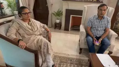 ഭരണം പോയതോടെ മമതയെ വിട്ടു ബിജെപി കൂടാരം കേറുന്നവര്‍; തൃണമൂല്‍ കോണ്‍ഗ്രസ് രാജ്യസഭാഗത്വം രാജിവെച്ചയുടന്‍ ഹിമന്ത ബിശ്വ ശര്‍മ്മയെ കണ്ടു സുഷ്മിത ദേവ്