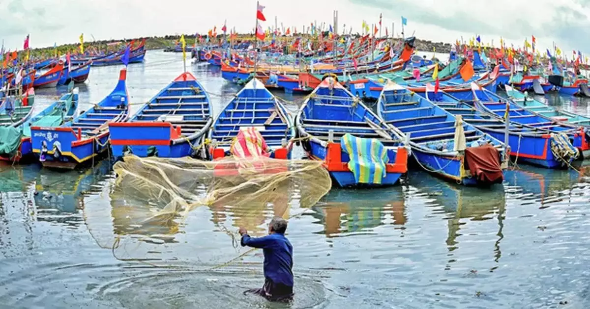 സംസ്ഥാനത്ത് ട്രോളിംഗ് നിരോധനം നിലവിൽ വന്നു; 52 ദിവസം മത്സ്യ ബന്ധനം പാടില്ല, ജൂലൈ 31 വരെ നീളും