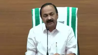 'ജൂൺ 15 മുതൽ കെഎസ്ആർടിസി ഓർ‌ഡിനറി ബസുകളിൽ സ്ത്രീകൾക്കും ട്രാൻസ്ജെൻഡേഴ്സിനും സൗജന്യ യാത്ര, പ്രിയദർശിനി എന്ന പേരിൽ പദ്ധതി'; മുഖ്യമന്ത്രി